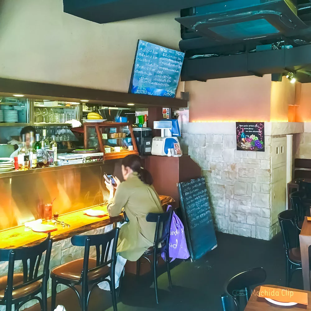 肉ビストロ ディヴァン 町田駅前店の店内の写真