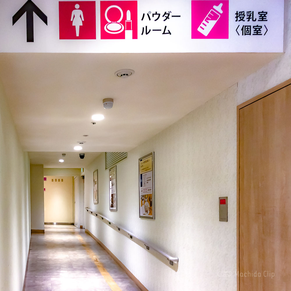 町田マルイ 授乳室の通路の写真