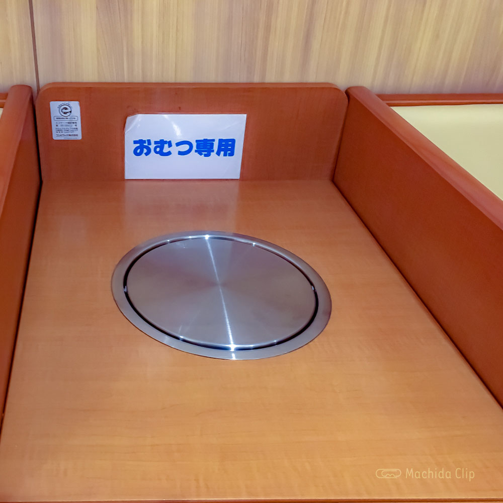 町田東急ツインズ 授乳室のおむつ専用ごみ箱の写真