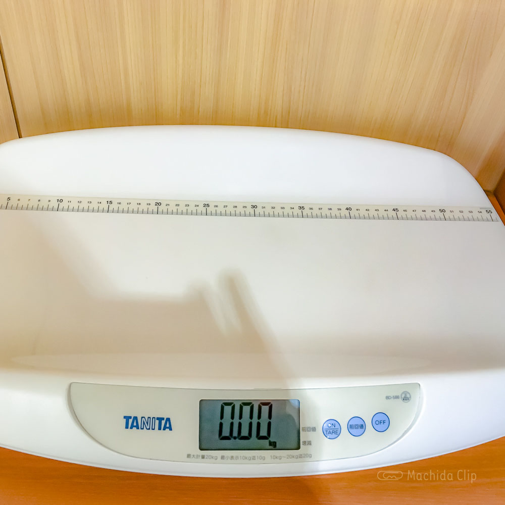 町田東急ツインズ 授乳室の身長体重計の写真