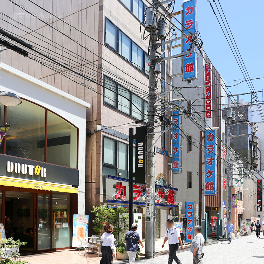 【道順案内の写真】「カラオケ館 町田店」の外観