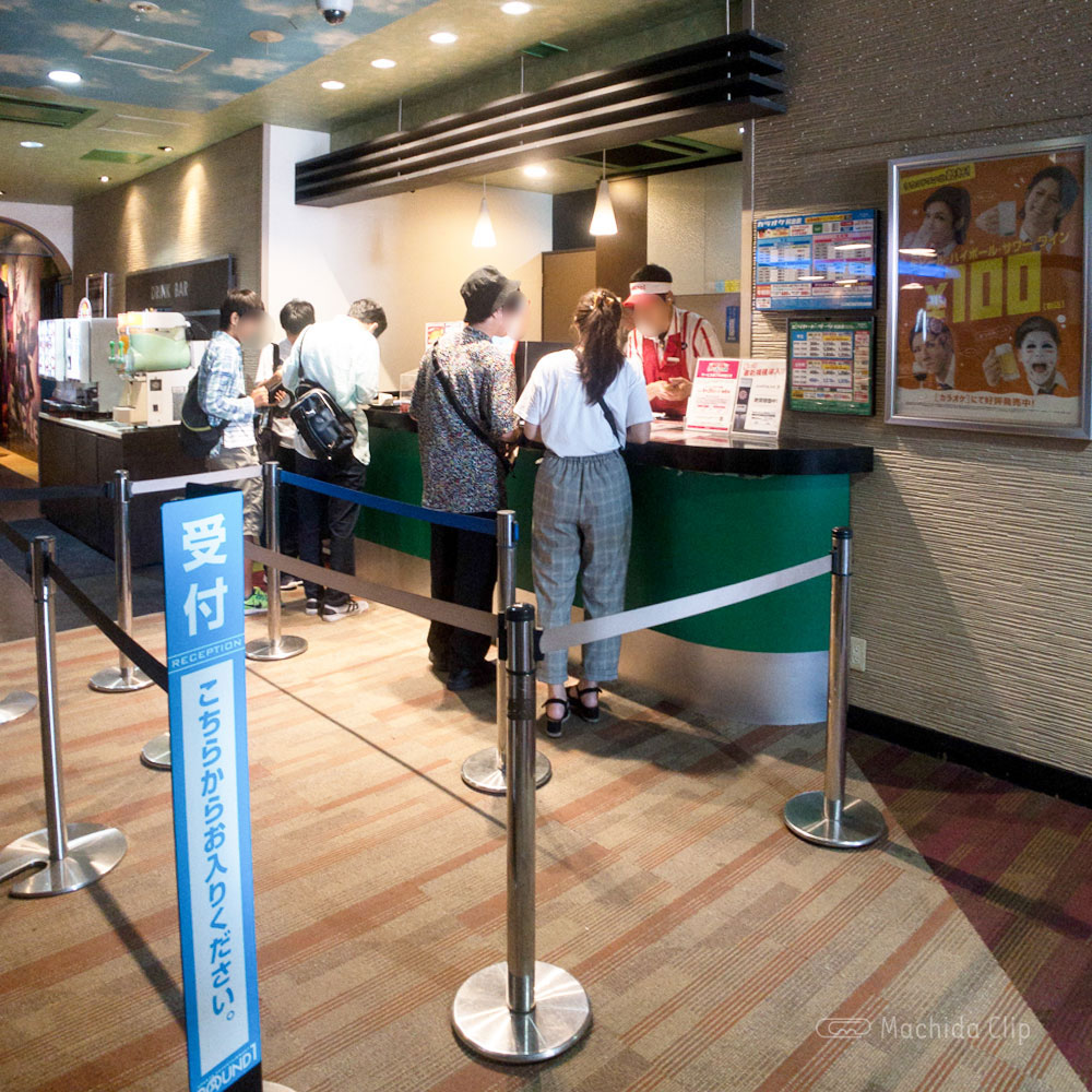 【道順案内の写真】「ラウンドワン 町田店」の4階受付