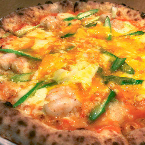 トラットリア＆ピッツェリア Dai 町田店のピザ「海老とアスパラガスのアメリケーヌソース」の写真