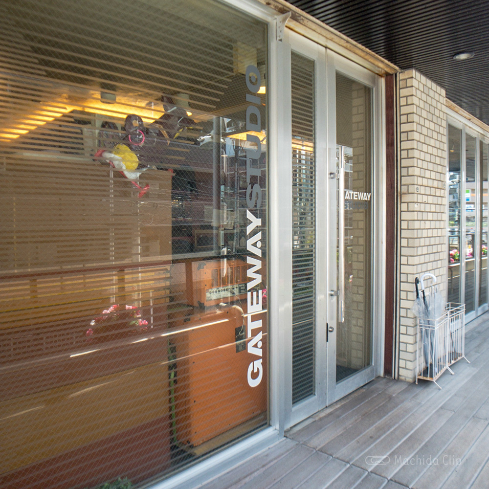 【道順案内の写真】「ゲートウェイスタジオ 町田店」の外観