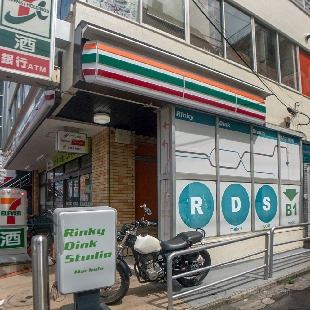 【道順案内の写真】「リンキィディンクスタジオ 町田店」の外観