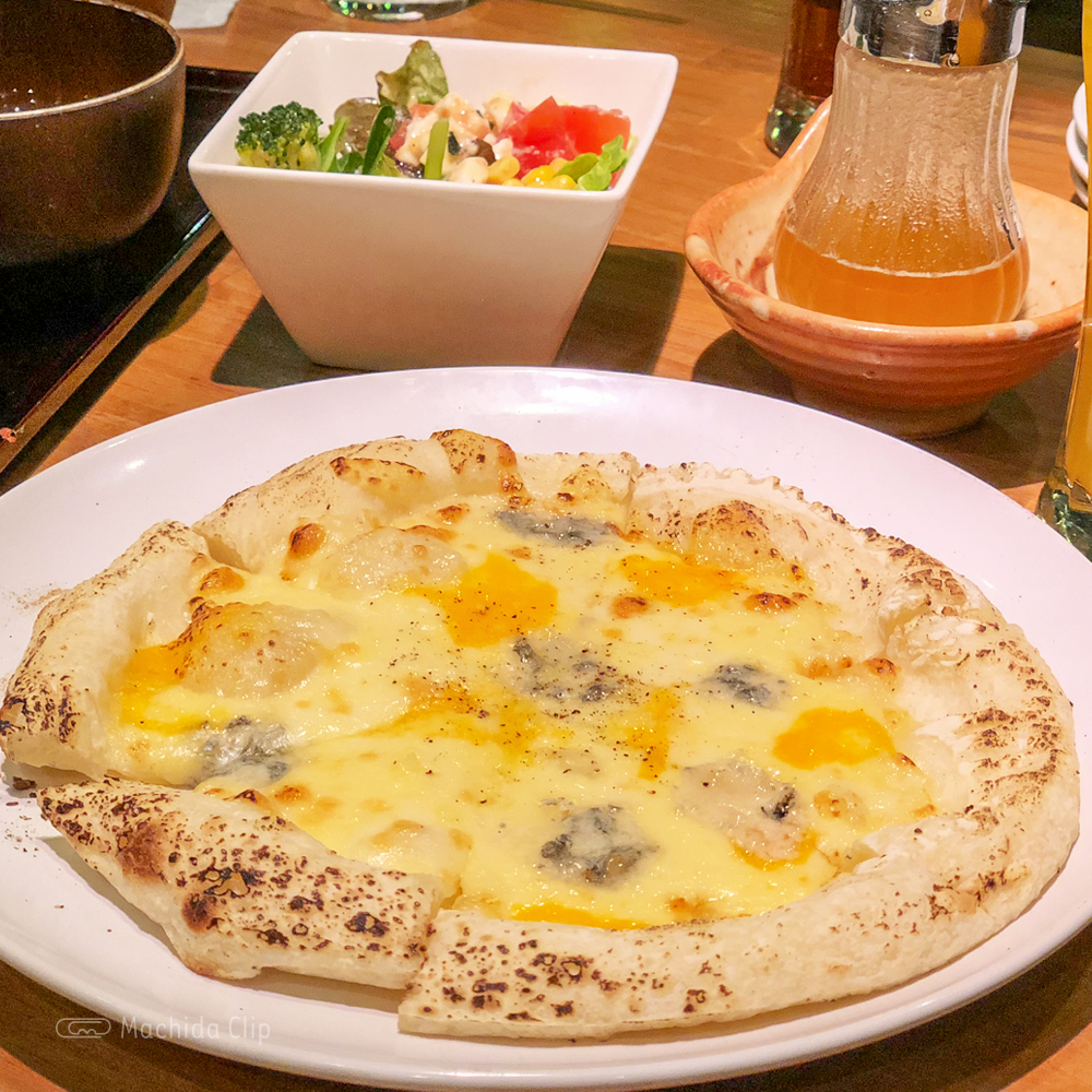 cafe&bar sharuru シャルル 町田店のピザの写真