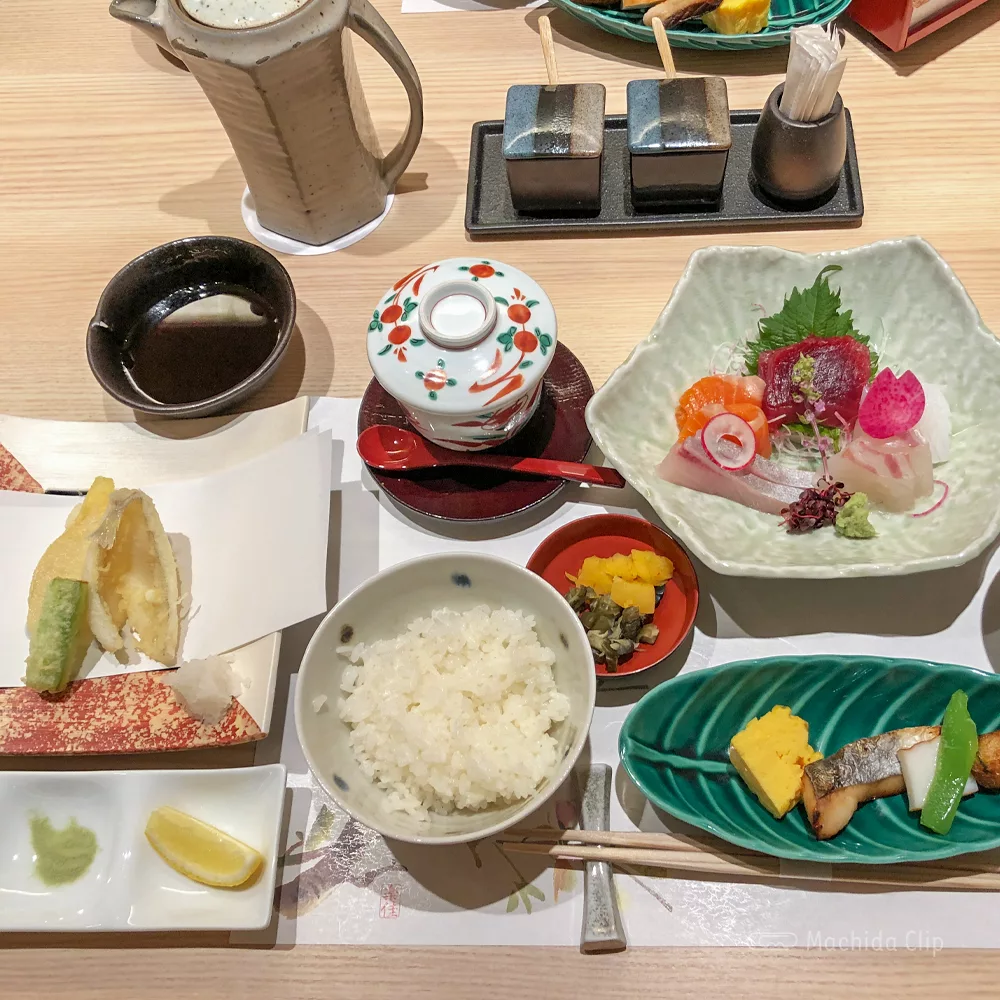 Thumbnail of http://天麩羅・しゃぶしゃぶ・会席%20中津川の天ぷらお造り膳の写真