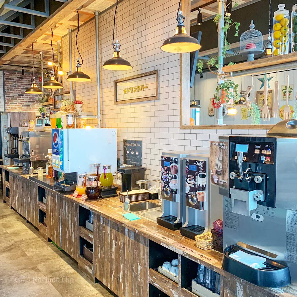 にくスタ 町田旭町店のドリンクバー の写真