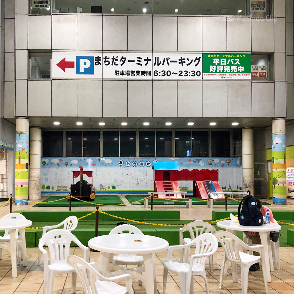 町田ターミナルプラザの広場の写真