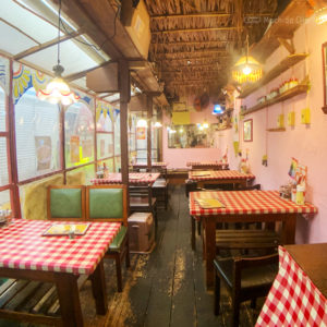 BACKPACKER'S CAFE 旅人食堂 町田屋台店 （バックパッカーズカフェ ）の店内の写真