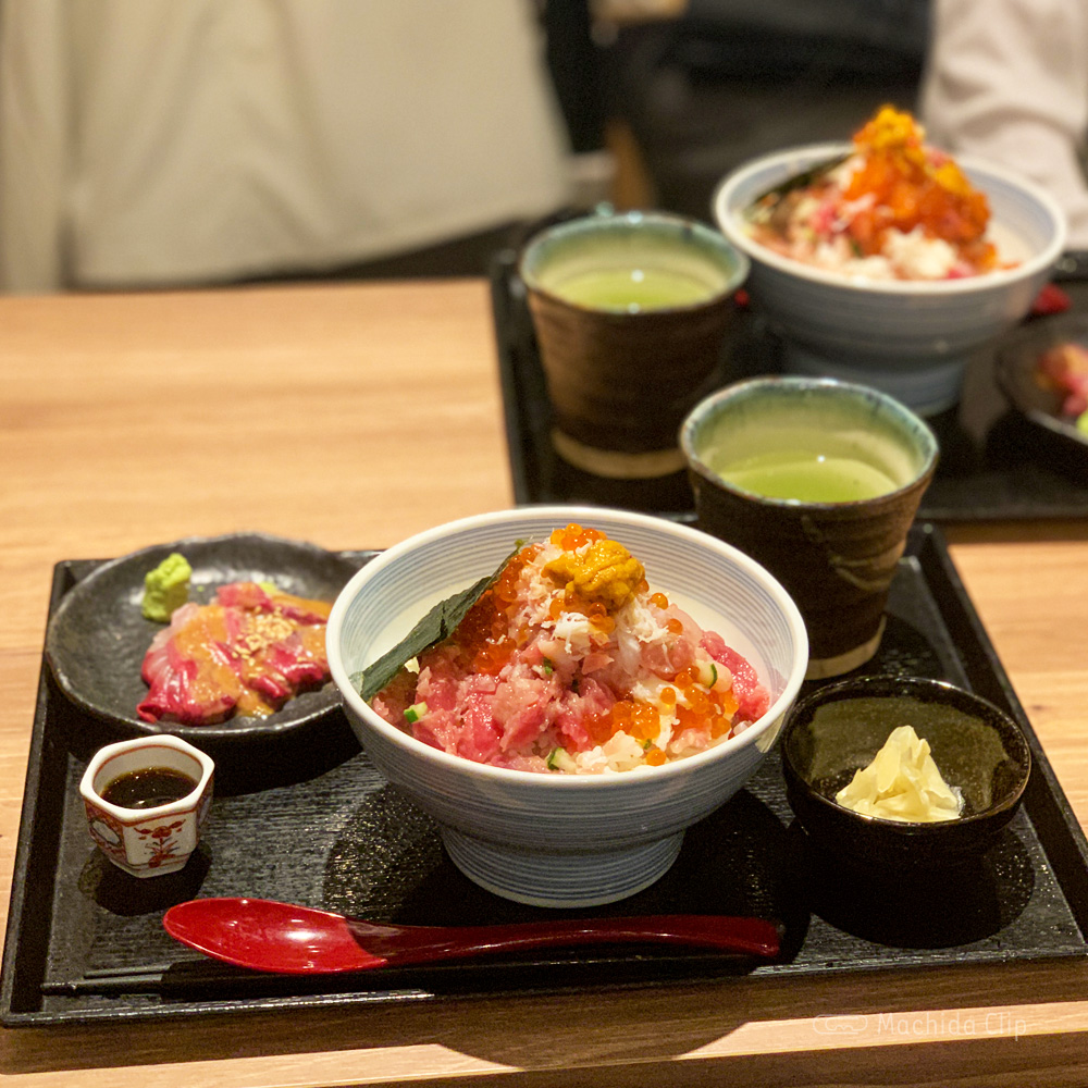 おでん屋たけし 町田店の海鮮丼の写真