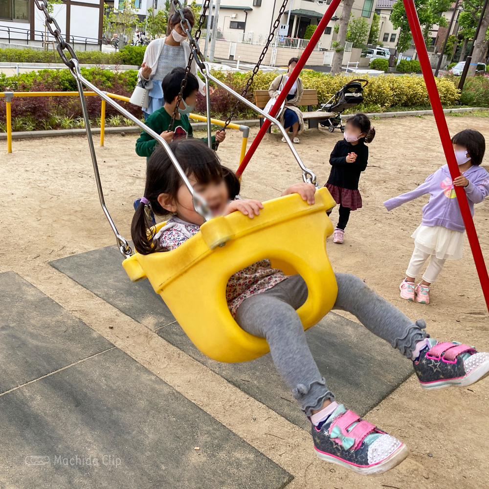 鶴間公園の遊具の写真