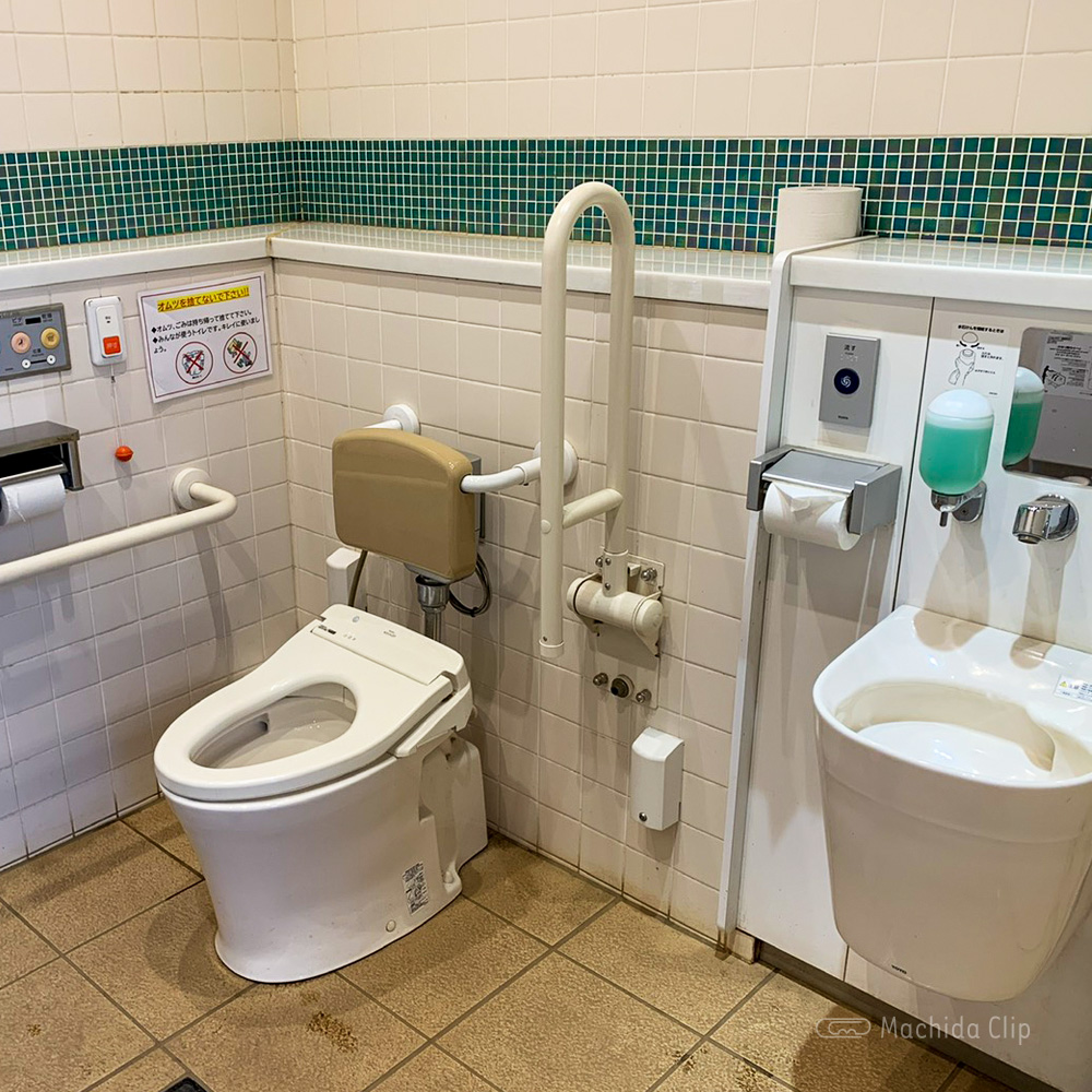 鶴間公園の多目的トイレの写真