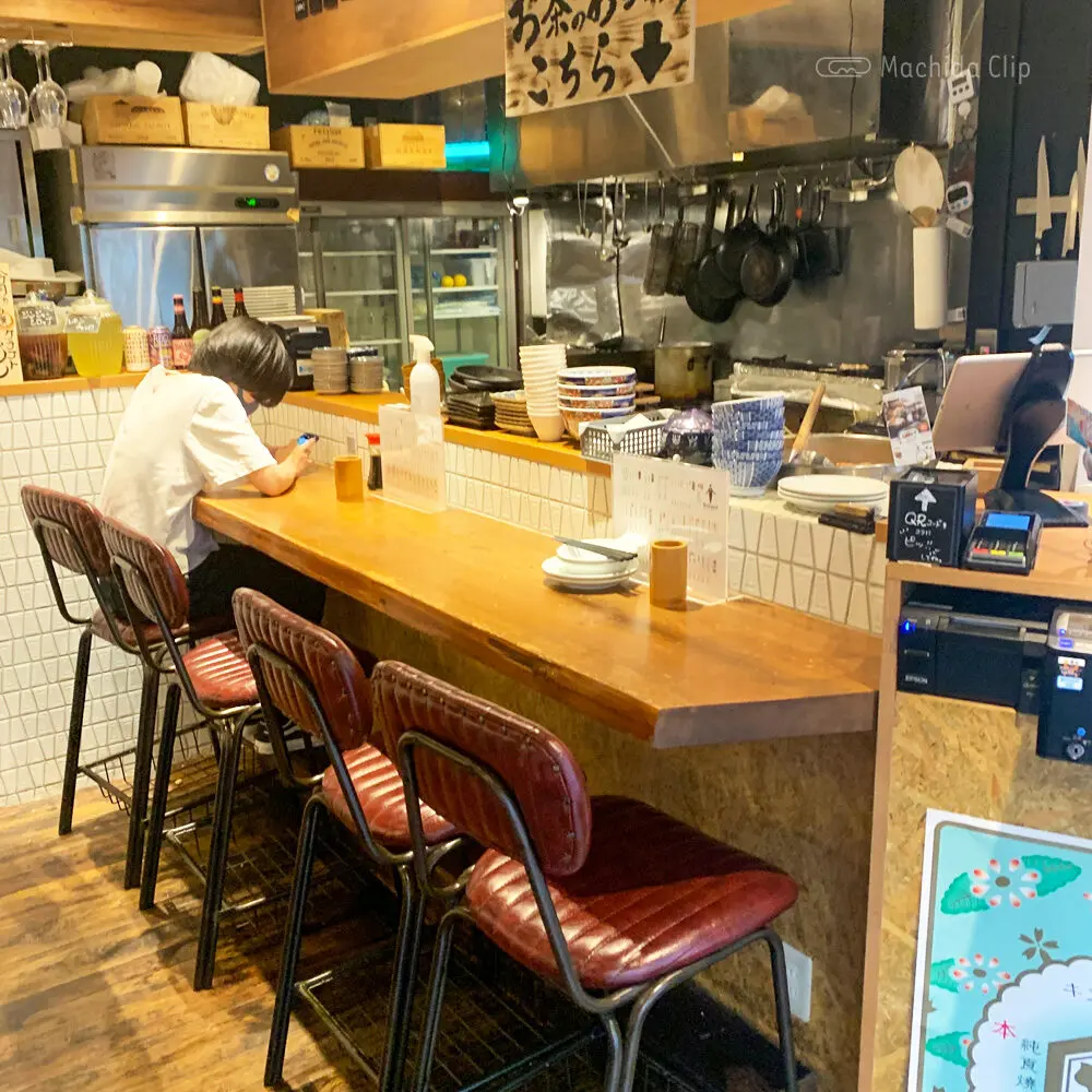 Thumbnail of http://カツオスタンドのカウンター席の写真