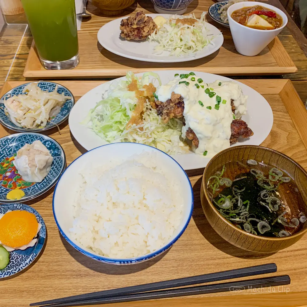 カツオスタンド(ランチ)の定食の写真