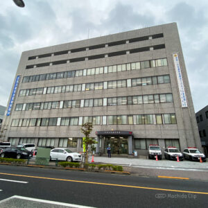 町田警察署の外観の写真