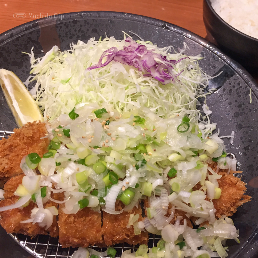 とんかついなば和幸 小田急町田店の「ねぎ塩ロースかつ定食」の写真