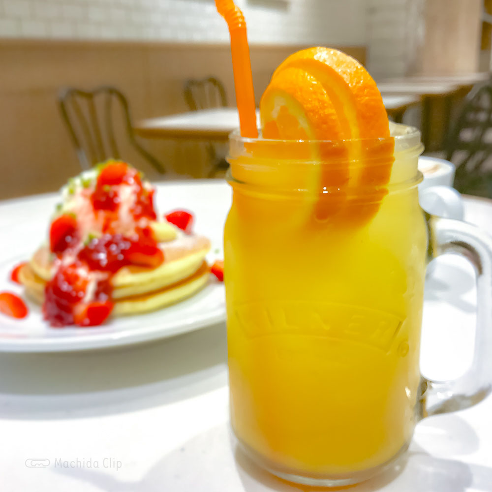 J.S. PANCAKE CAFE 町田モディ店のオレンジジュースの写真