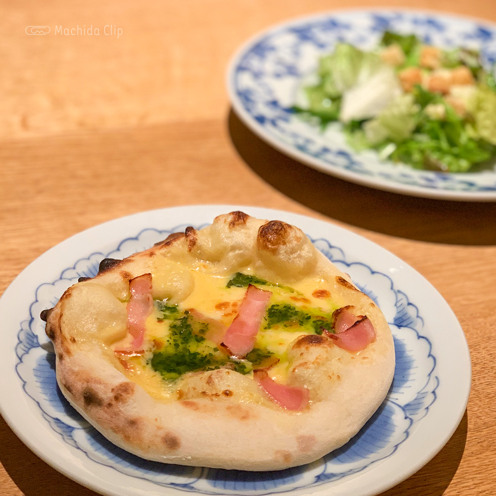 鎌倉パスタ 町田東急ツインズ店のピザの写真