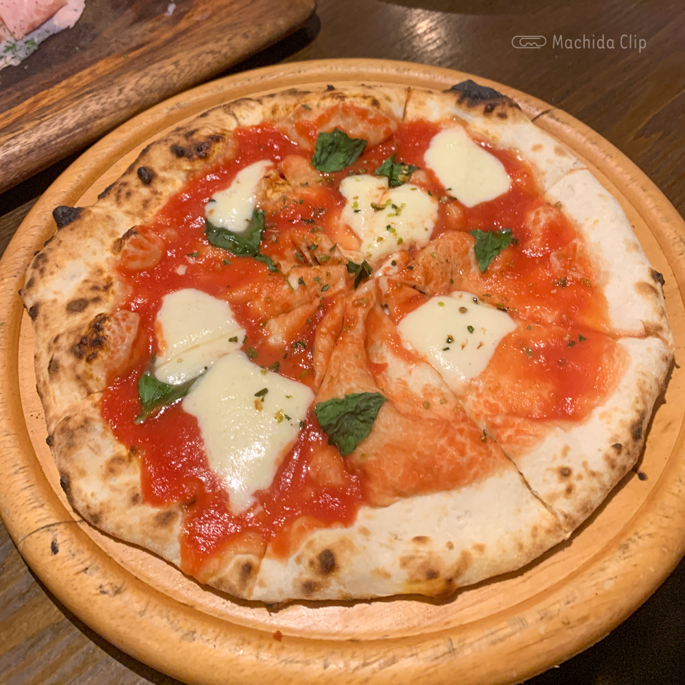 ESORA 町田駅前店のピザの写真