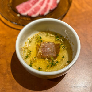 焼肉 一頭両騨 町田本店のスープの写真
