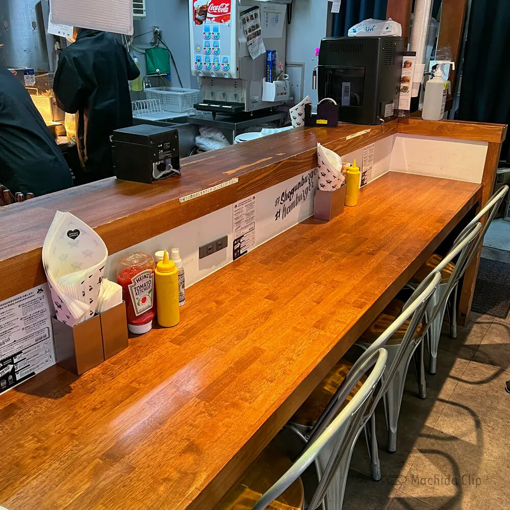 Thumbnail of http://SHOGUN%20BURGERの店内の写真