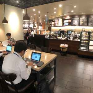 スターバックスコーヒー 小田急町田駅店の店内の写真