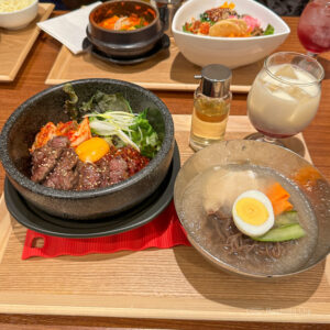 コリアンキッチン・シジャン 町田モディ店のビビンバと冷麺の写真