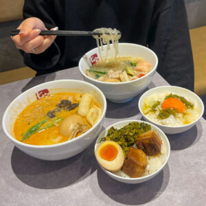 「七宝麻辣湯」町田東口店がオープン！ピリッと痺れるスパイスの「薬膳スープ春雨」が人気のお店に行ってきましたの写真
