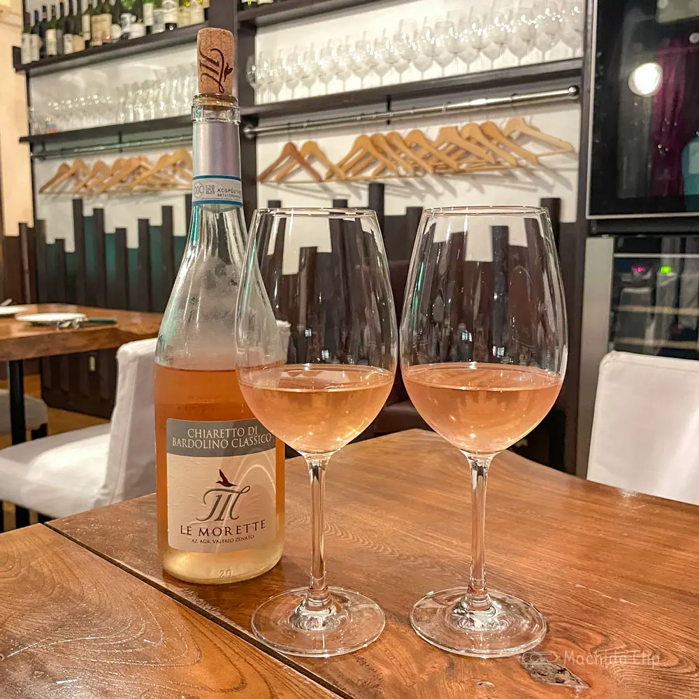 Thumbnail of http://街角グラスのワインの写真