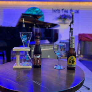 INTO THE BLUE （イントゥー ザ ブルー）のビールの写真