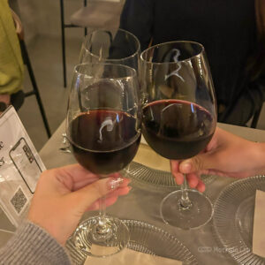 夜パフェBAR＆VIGO 町田駅前店のワインの写真